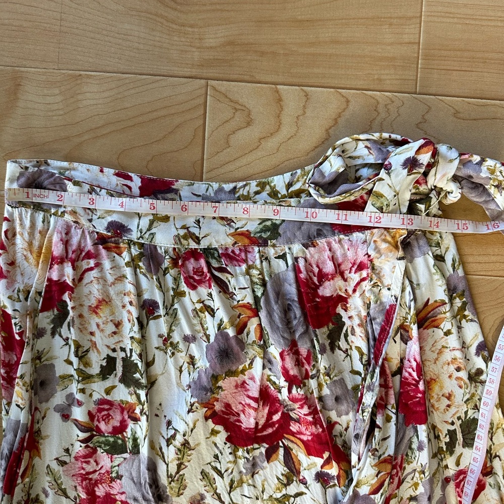 🌺 2/$20 Boutique floral midi wrap skirt size small white, pink, purple, & green - Picture 7 of 8